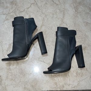 Vince women’s grey heels size 9